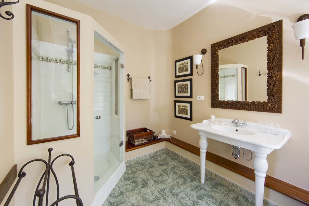 Chateau Talaud Bed & Breakfast Loriol-du-Comtat Стая снимка